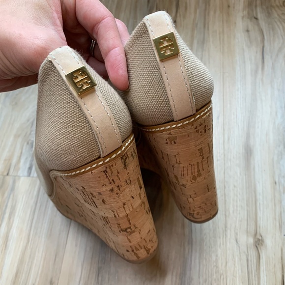 TORY BURCH Platform Cork Wedge Women's Shoes Size 9 Cap Toe Beige Tan - Picture 4 of 11